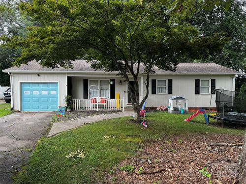 1554 Castell Ln, Hickory, NC, 28601-8137 | Card Image