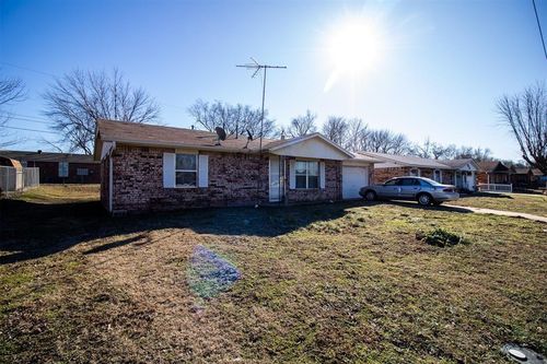 1006 N 3rd St, Okemah, OK, 74859-1466 | Card Image