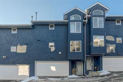 102 - 402 2 Ave Ne, Home with 2 bedrooms, 2 bathrooms and 2 parking in Calgary AB | Image 1