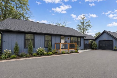 228 Raymond Ave, Barrington, IL, 60010-3019 | Card Image