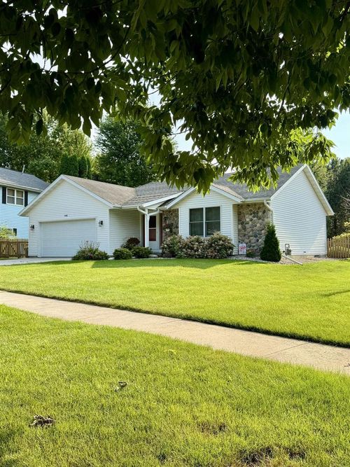 998 Eastman Lane, Fond Du Lac, WI, 54935 | Card Image