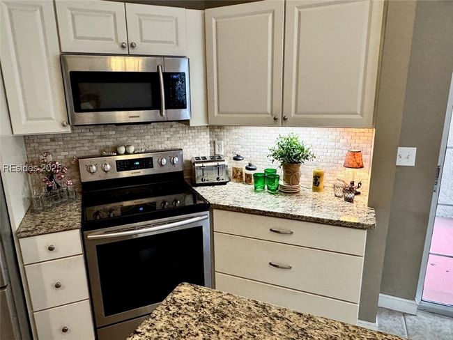 Oven & counter | Image 9