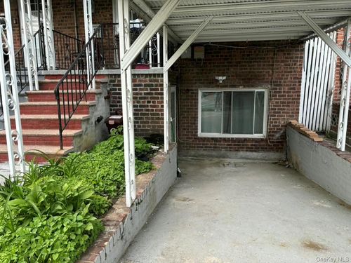 1031 E 241st St, Bronx, NY, 10466-1060 | Card Image