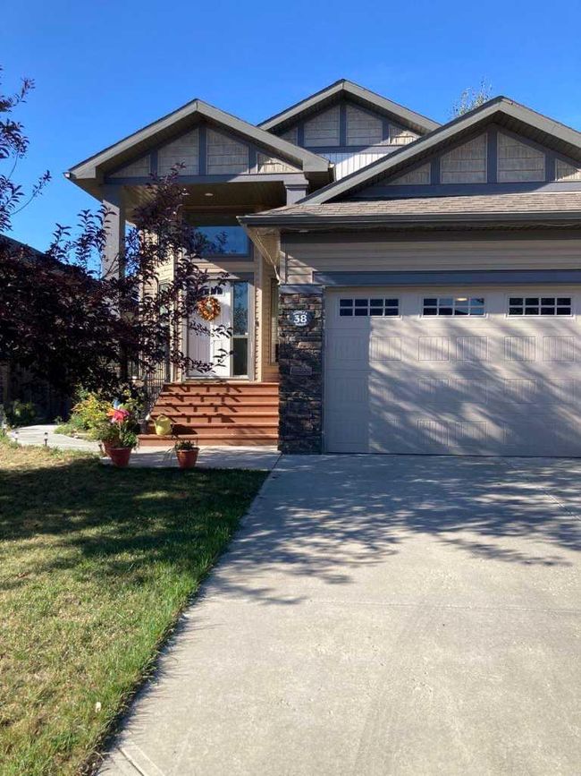 38 Riverland Close W, Home with 4 bedrooms, 3 bathrooms and 4 parking in Lethbridge AB | Image 36