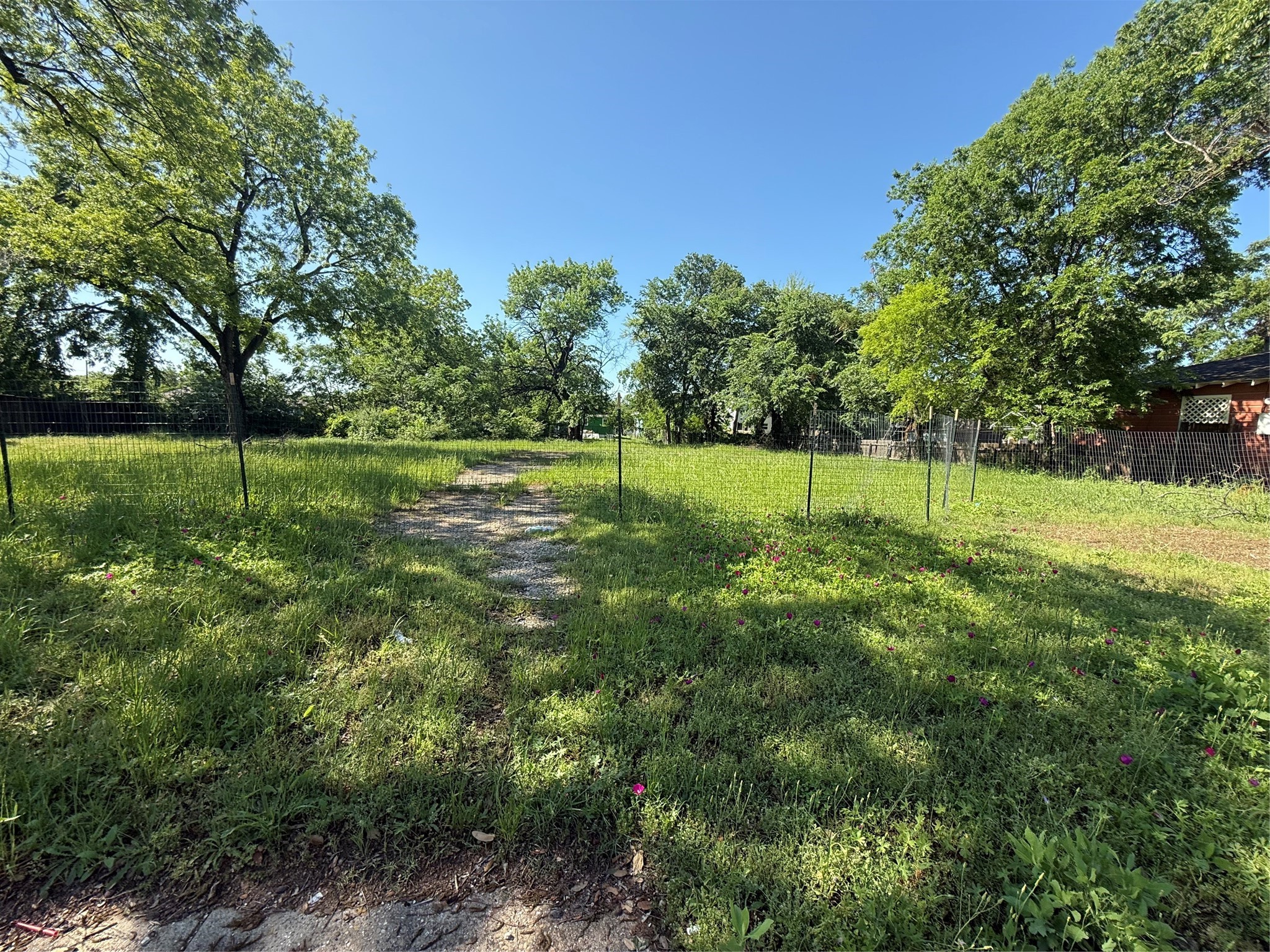 Land in Dallas