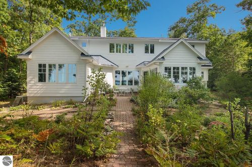 10512 Lakeshore Rd, Williamsburg, MI, 49690-9420 | Card Image