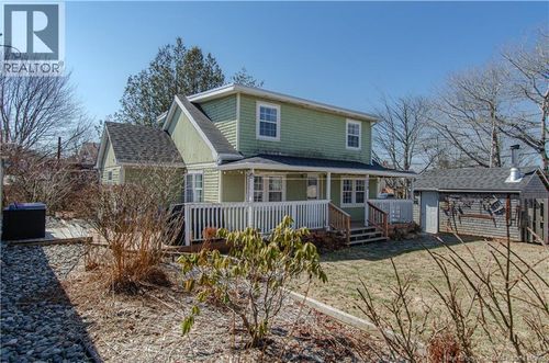 208 Montreal Ave, Saint John, NB, E2M3K4 | Card Image