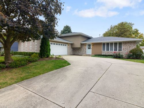 605 Edgebrook Dr, Shorewood, IL, 60404-9742 | Card Image