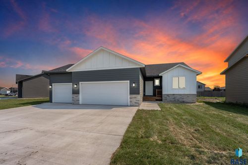 6400 S Dublin Ave Avenue, Sioux Falls, SD, 57106 | Card Image