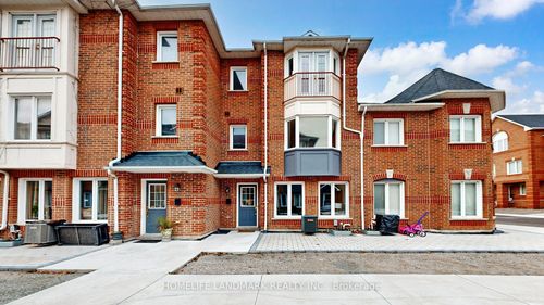 54-151 Townsgate Dr, Thornhill, ON, L4J8J7 | Card Image