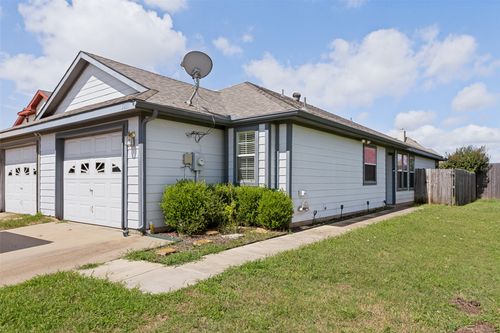 5211 Mountain Spring Trl, Fort Worth, TX, 76123-2886 | Card Image