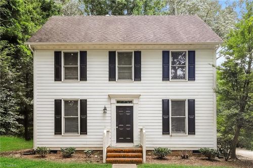 1901 Fernwood Dr, Greensboro, NC, 27408-5521 | Card Image