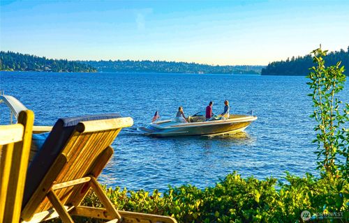 18 Holly Ln, Mercer Island, WA, 98040 | Card Image
