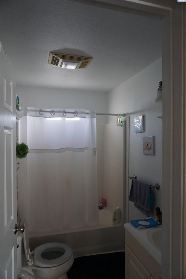 68703 W Island View Pr Nw, Home with 2 bedrooms, 1 bathrooms and null parking in Prosser WA | Image 11