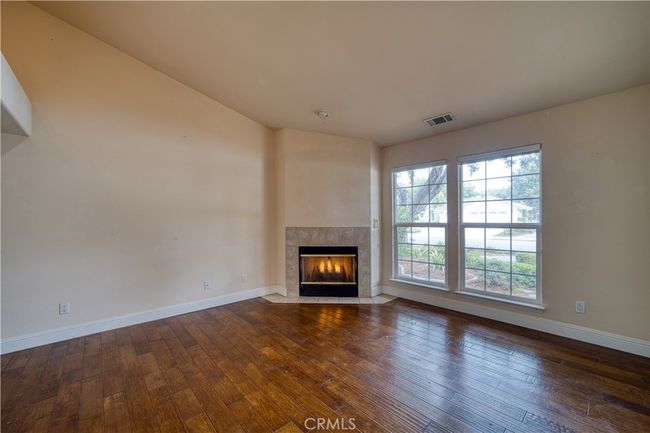 Formal living room | Image 6