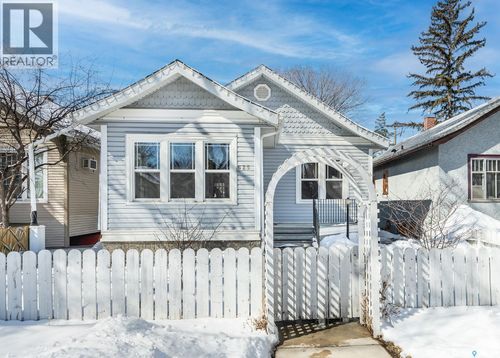 625 4th Ave N, Saskatoon, SK, S7K2M8 | Card Image