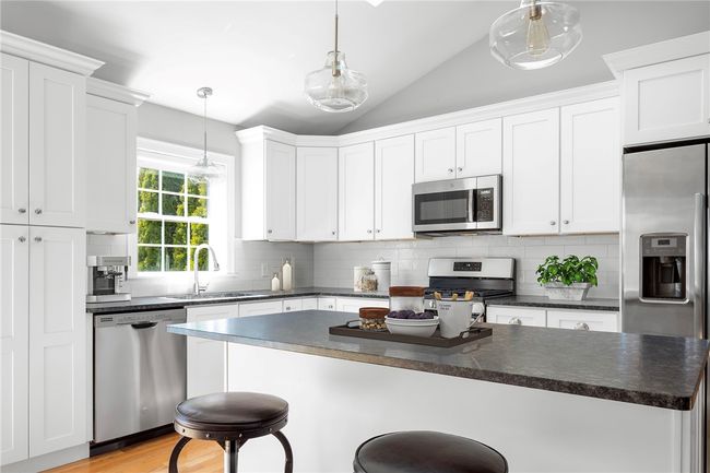 5 - 5 Thelma Ln, Condo with 2 bedrooms, 3 bathrooms and 4 parking in Middletown RI | Image 7