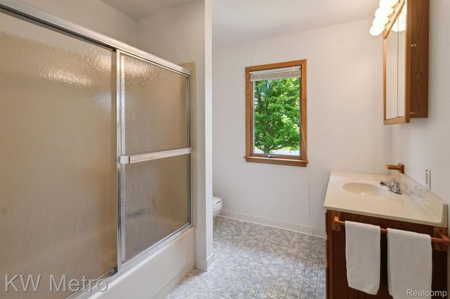 Main Level Full Bath | Image 20