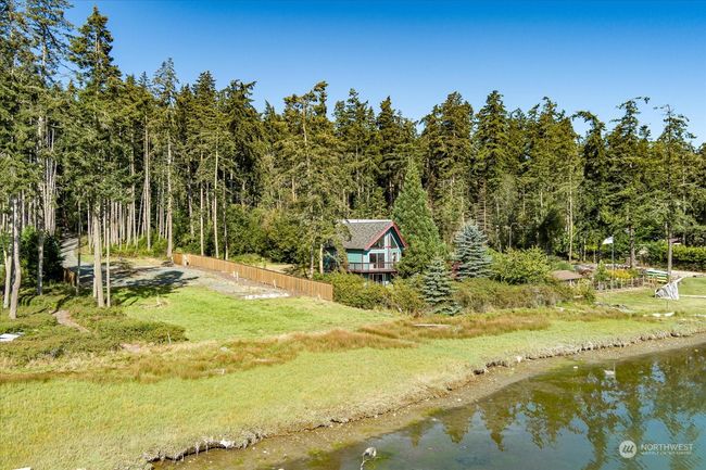 Don't miss out on this rare no bank water front property | Image 13