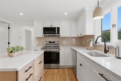 44 Valente Dr, Cranston, RI, 02920-2413 | Card Image