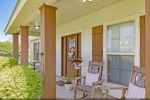 317 Benjamin St, New Roads, LA, 70760-2673 | Card Image