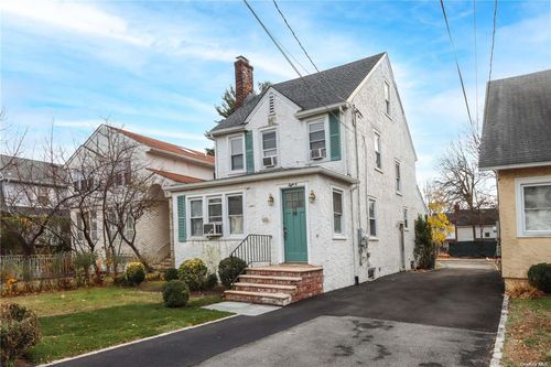 8 Franklin Pl, Great Neck, NY, 11023-1265 | Card Image