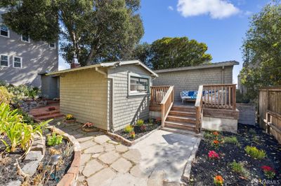 1139-B & D Green Street, Home with 2 bedrooms, 1 bathrooms and null parking in San Francisco CA | Image 2