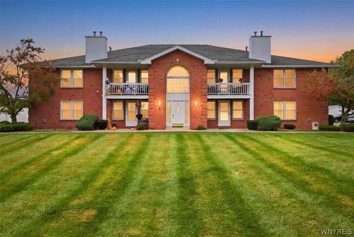 8-4 Appletree Ct, Cheektowaga, NY, 14227-1455 | Card Image