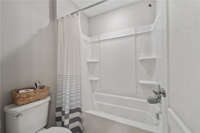 There is even a doorway to the shower so someone can brush their teeth while someone else is in the shower!! | Image 30