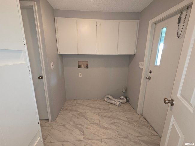 201 E 3 Rd St, Home with 3 bedrooms, 2 bathrooms and 2 parking in Christopher IL | Image 19