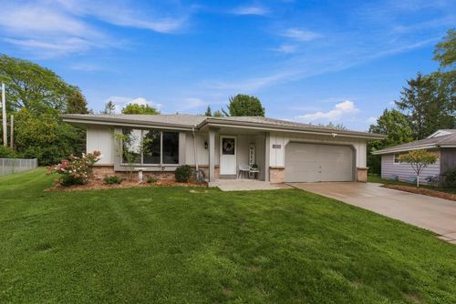 3802 W Tupelo St, Milwaukee, WI, 53209-1964 | Card Image