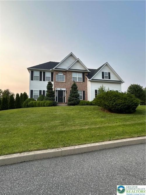 865 Mohican Dr, Forks Twp, PA, 18040-8378 | Card Image