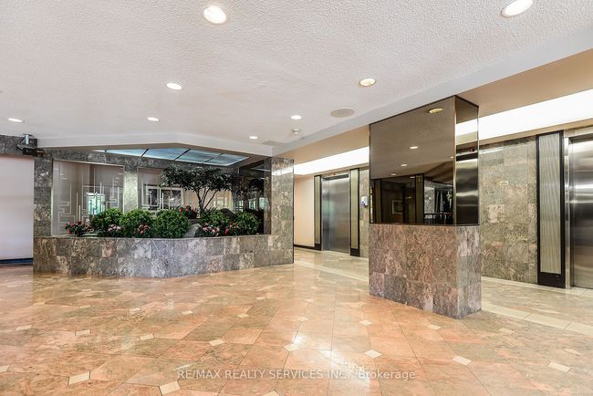 1210 - 20 Cherrytree Dr, Condo with 3 bedrooms, 2 bathrooms and null parking in Brampton ON | Image 5
