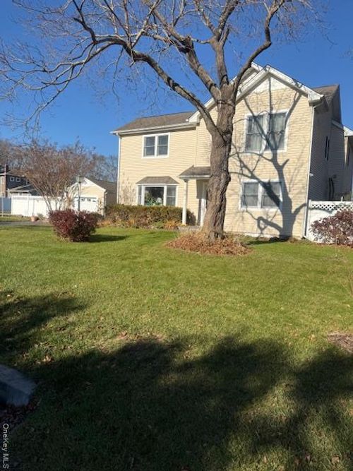 7 Maple Rd, Middle Island, NY, 11953-1351 | Card Image