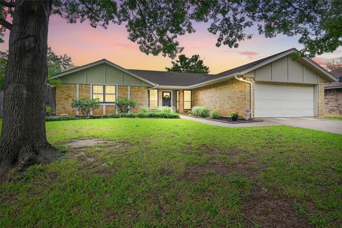 5308 Firewood Dr, Arlington, TX, 76016-1215 | Card Image