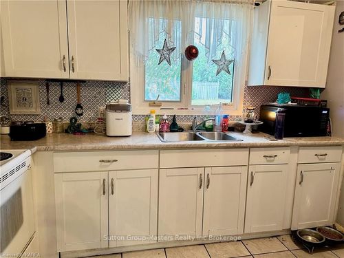 13 Coventry Cres, Kingston, ON, K7M7S2 | Card Image
