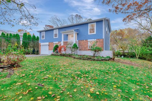 2 Highland Pl, Nesconset, NY, 11767-2308 | Card Image