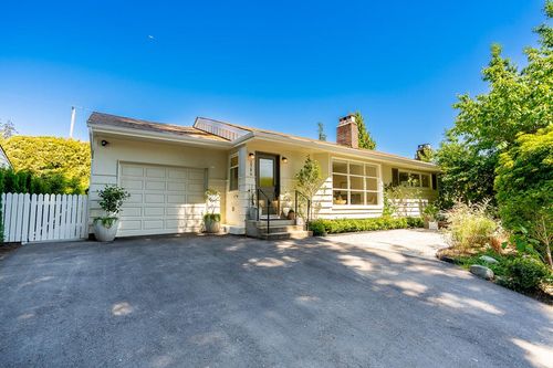 2784 Crescentview Dr, North Vancouver, BC, V7R2V1 | Card Image