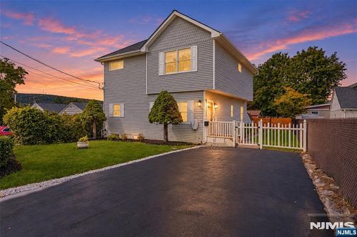 102 Sherwood Ave, Mahwah, NJ, 07430-1265 | Card Image