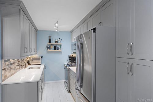 6e-1865 211th St, Bayside, NY, 11360-1814 | Card Image