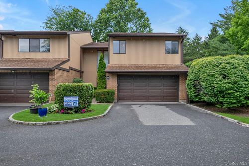 49 Wimbledon Dr, Roslyn, NY, 11576-3082 | Card Image