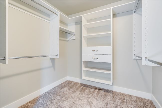 Primary Closet | Image 24