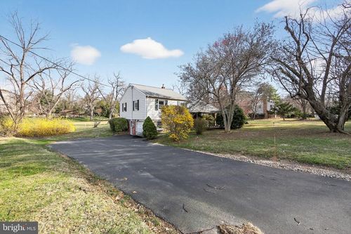 1567 Sugartown Rd, PAOLI, PA, 19301-2035 | Card Image