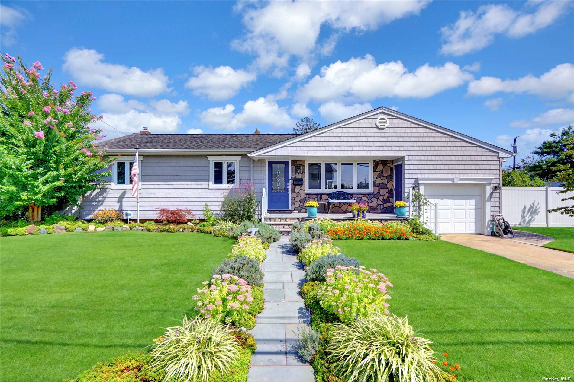 Bay Ave, Massapequa, NY 11758