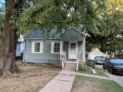 930 Chestnut St, Emporia, KS, 66801-2545 | Card Image