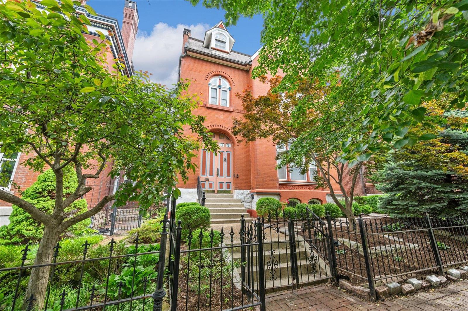 Albion Pl, Saint Louis, MO 63104