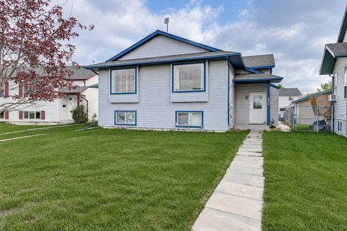 7209 105 St, Grande Prairie, AB, T8W2S6 | Card Image