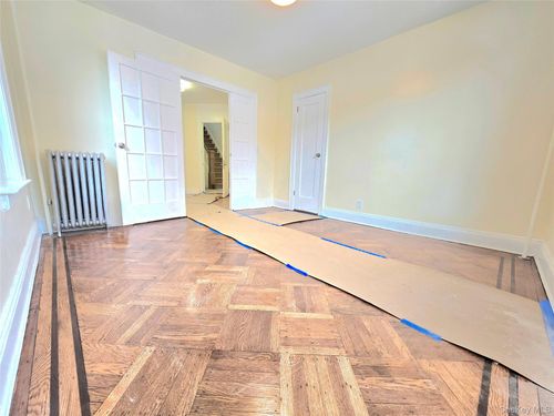 3264 45th St, Astoria, NY, 11103-1939 | Card Image