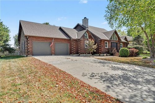 611 N Winnebago Dr, Lake Winnebago, MO, 64034-9419 | Card Image