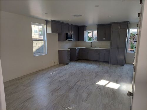 15434 Wyandotte St, Van Nuys, CA, 91406-3333 | Card Image